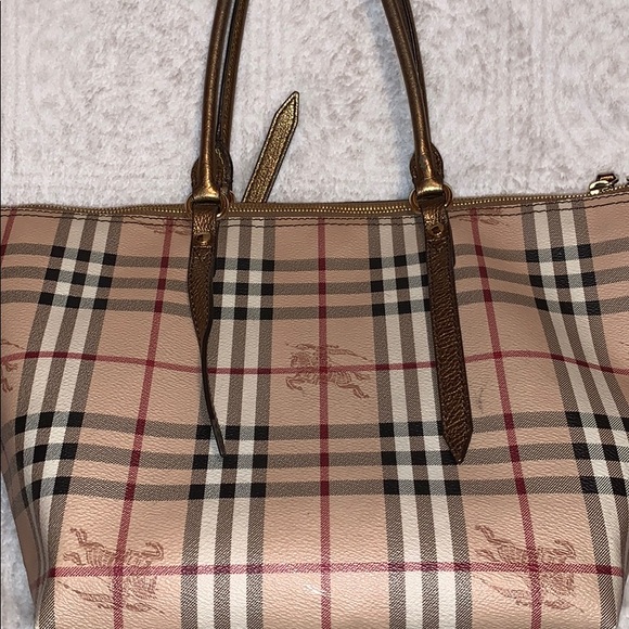 Classic Burberry Tote• (pristine condition) - Picture 3 of 5
